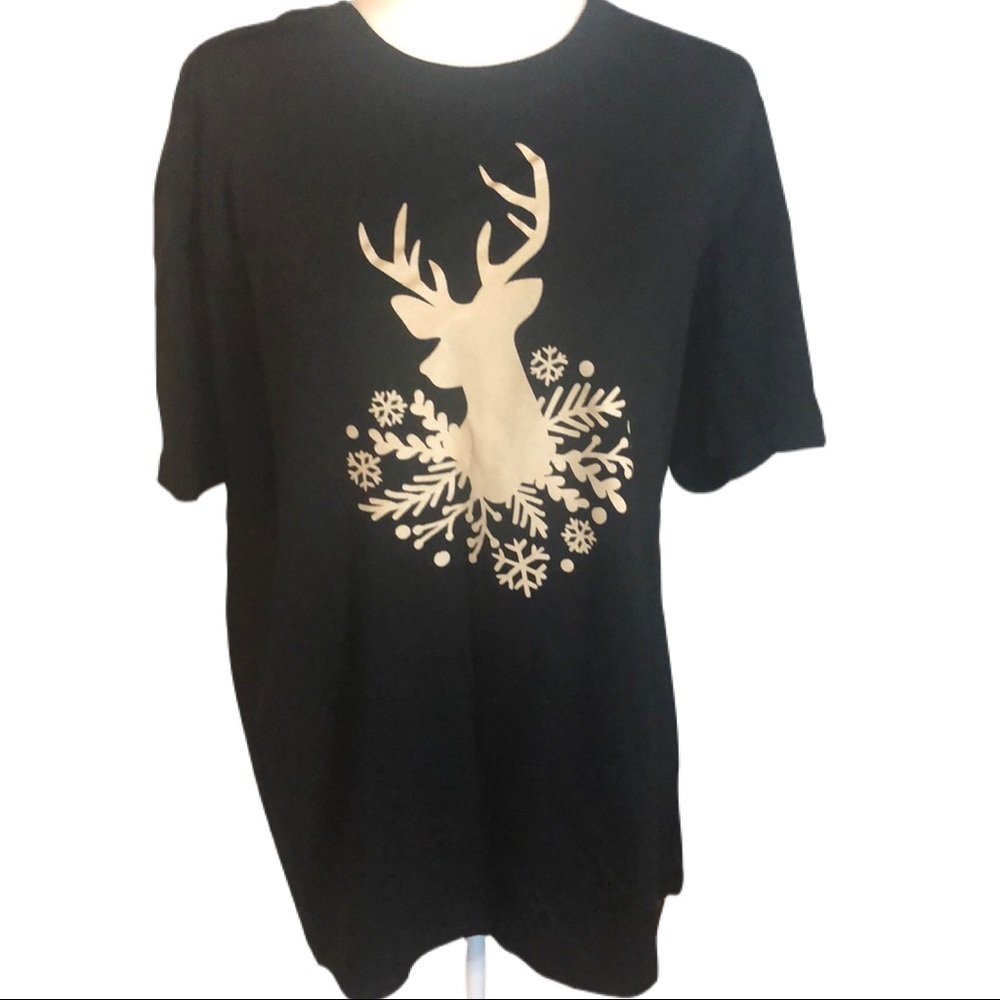 NWOT Christmas Tshirt L